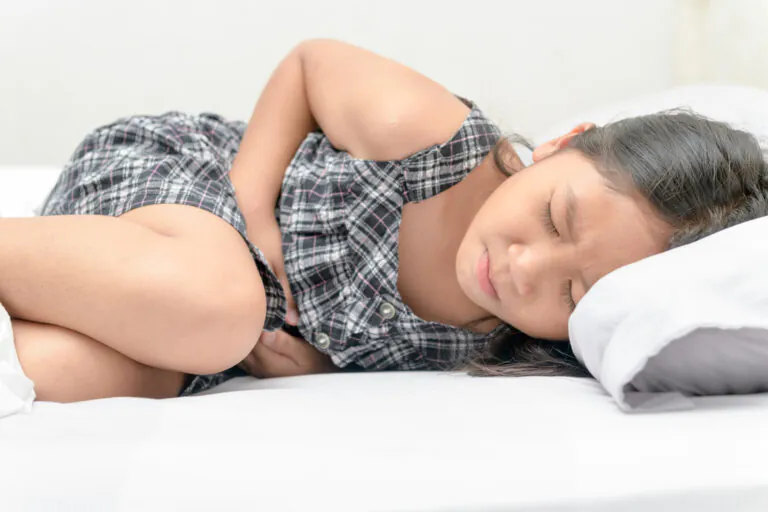 腹痛の子供